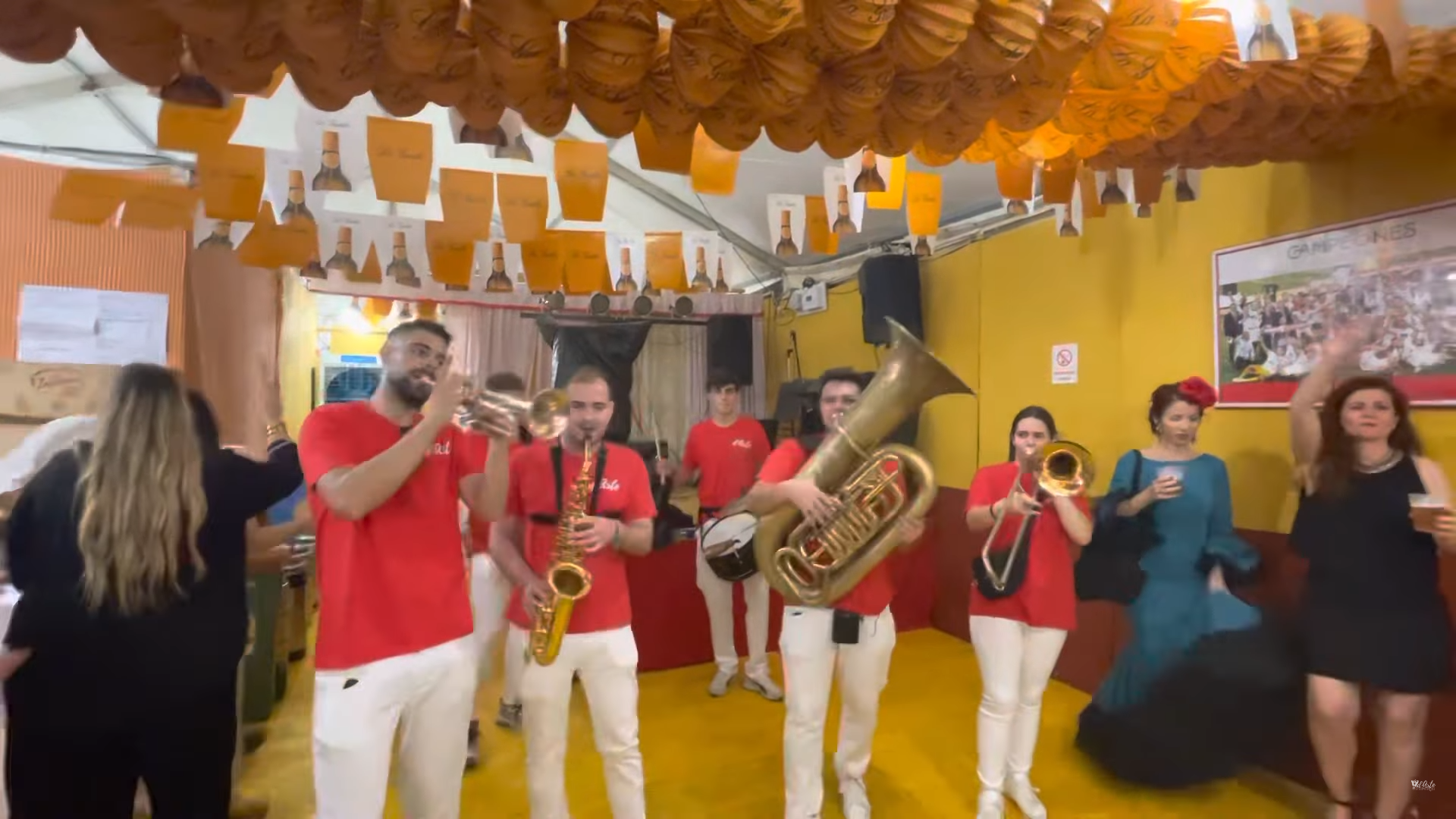 Lee más sobre el artículo La Charanga en Sevilla: El Alma Musical para Todo Tipo de Eventos